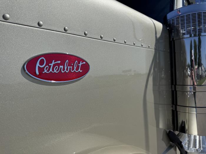 2027 Peterbilt 589-10