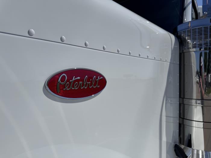 2027 Peterbilt 589-10