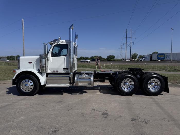 2027 Peterbilt 589-2