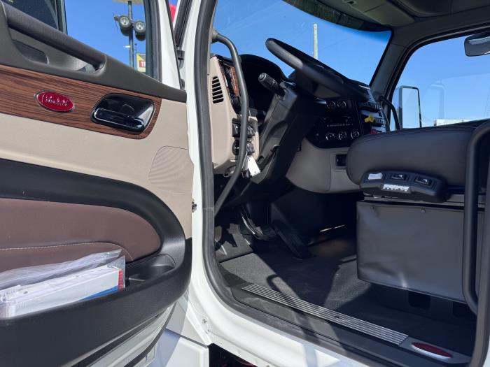 2027 Peterbilt 567-15