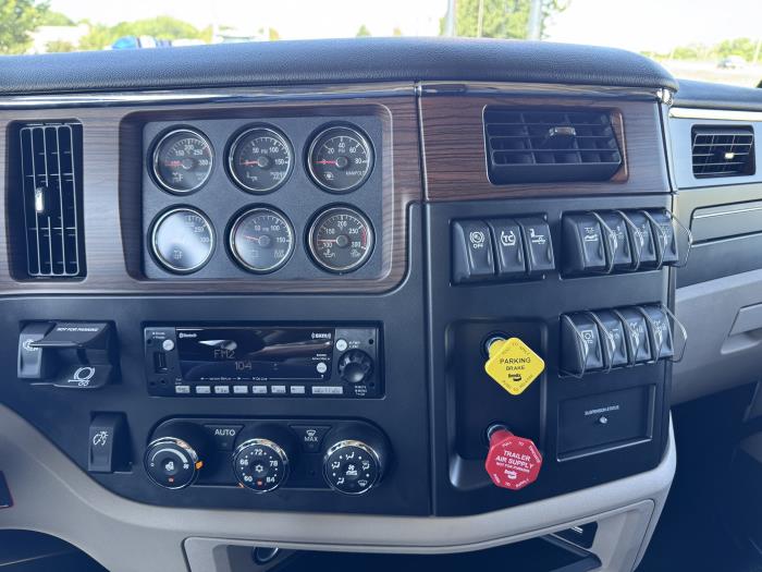 2027 Peterbilt 567-18