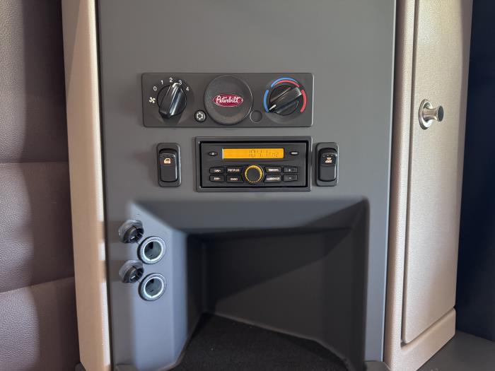 2027 Peterbilt 567-30