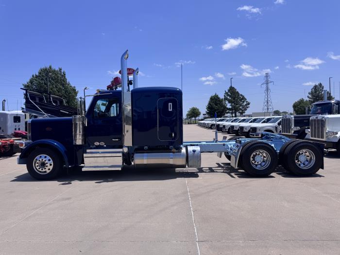 2027 Peterbilt 589-2