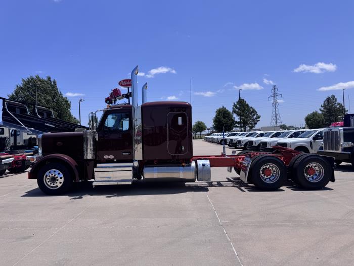 2027 Peterbilt 589-2