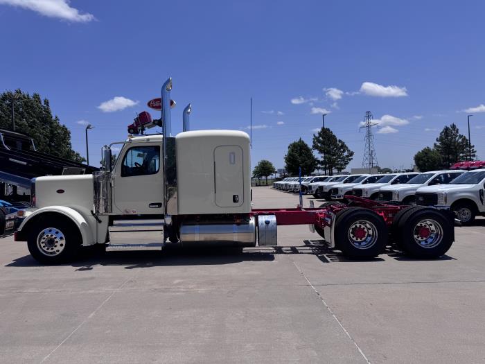 2027 Peterbilt 589-2