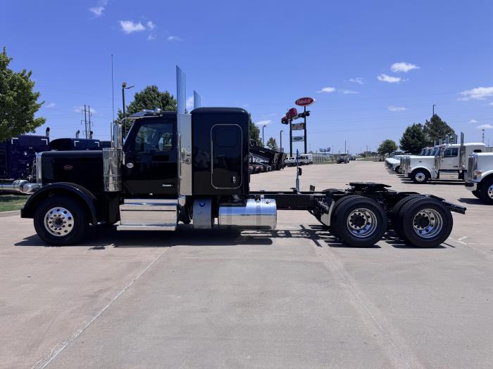 2027 Peterbilt 589-2