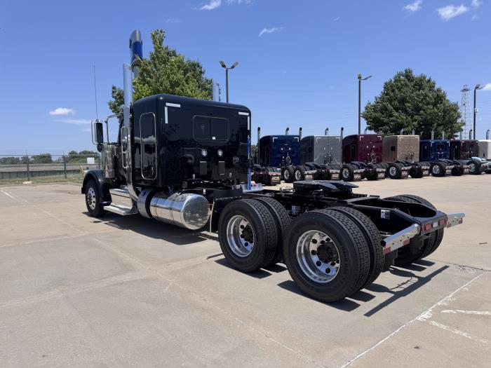 2027 Peterbilt 589-3
