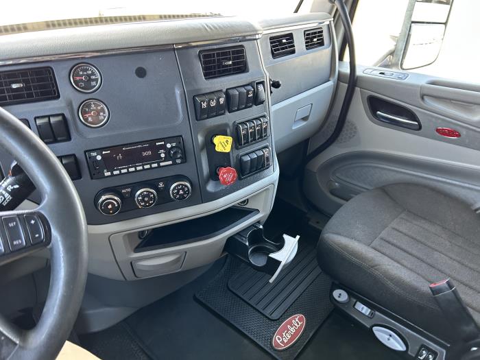 2021 Peterbilt 579-23