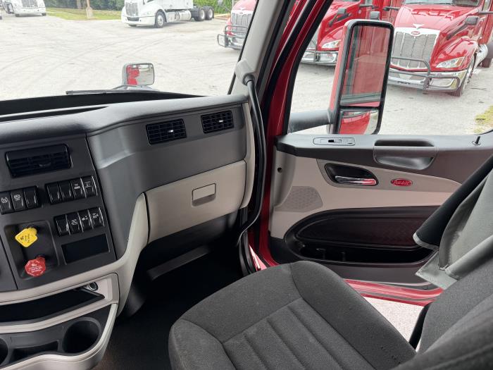 2023 Peterbilt 579-18