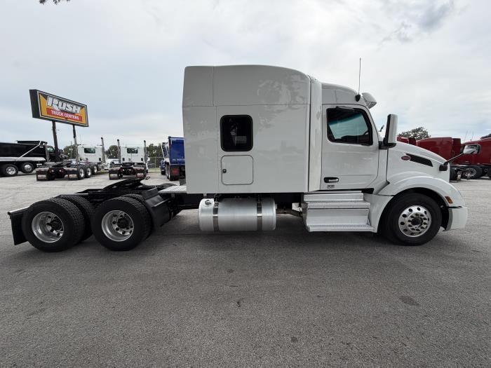 2022 Peterbilt 579-8