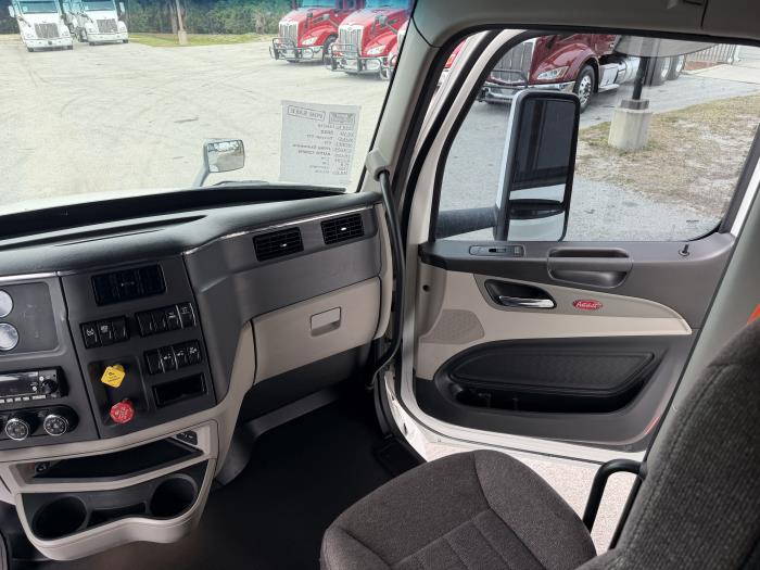 2022 Peterbilt 579-14