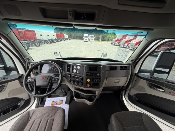 2022 Peterbilt 579-15