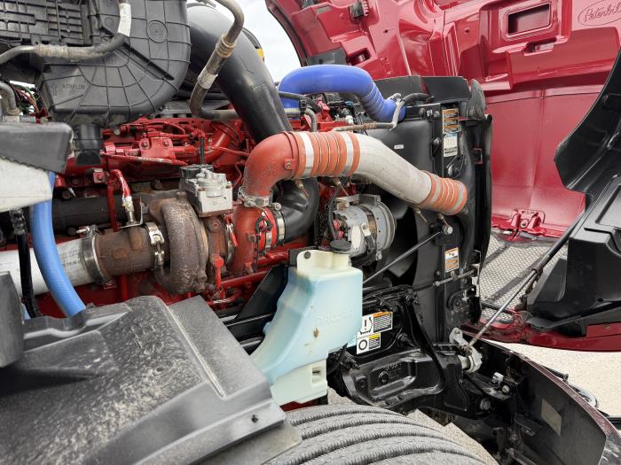2023 Peterbilt 579-8