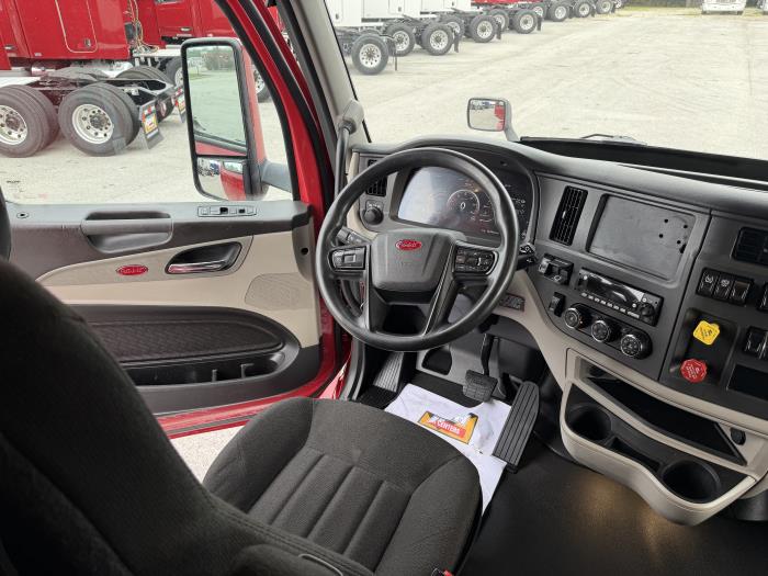 2023 Peterbilt 579-12