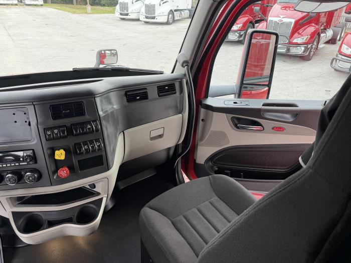 2023 Peterbilt 579-13