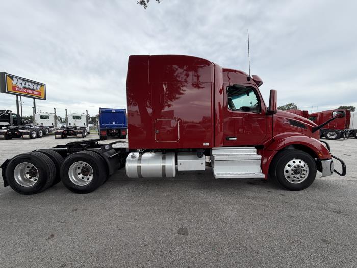 2022 Peterbilt 579-8