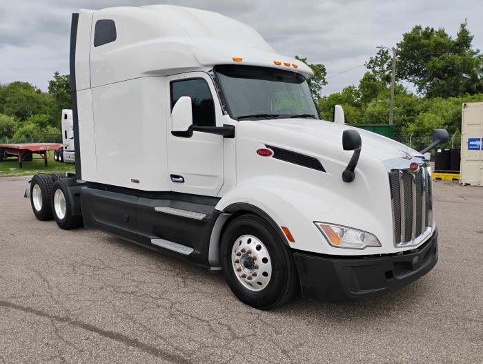2022 Peterbilt 579-9