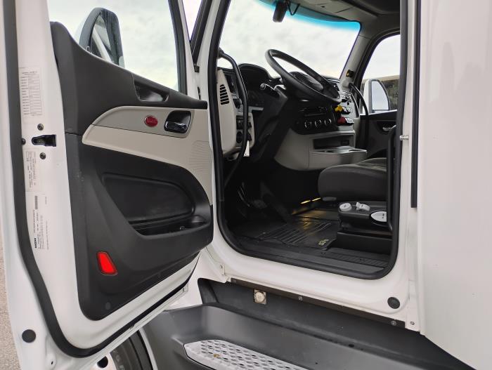 2022 Peterbilt 579-15