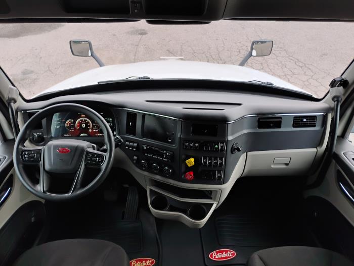 2022 Peterbilt 579-29