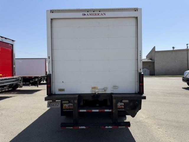 2019 Peterbilt 325-4