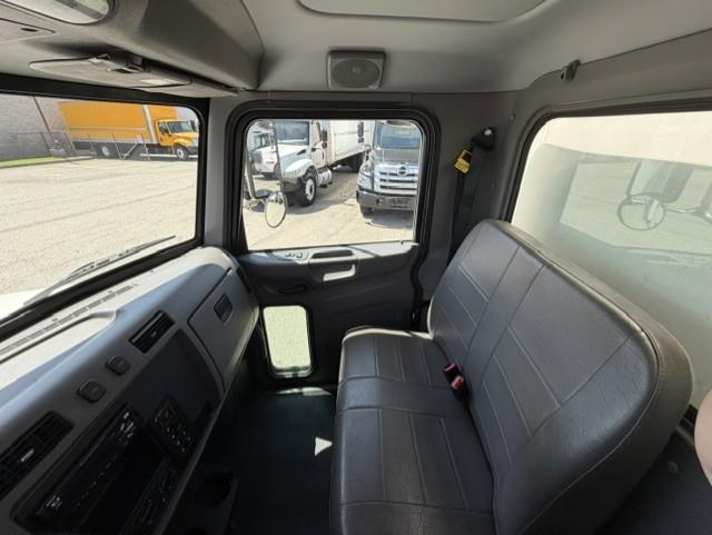 2019 Peterbilt 325-6
