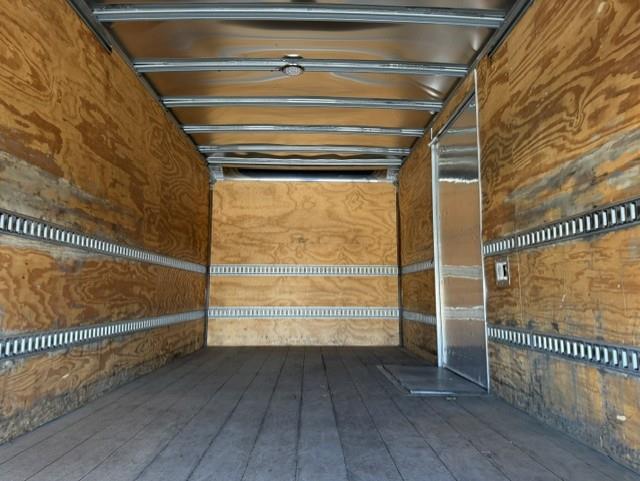 2019 Peterbilt 325-8