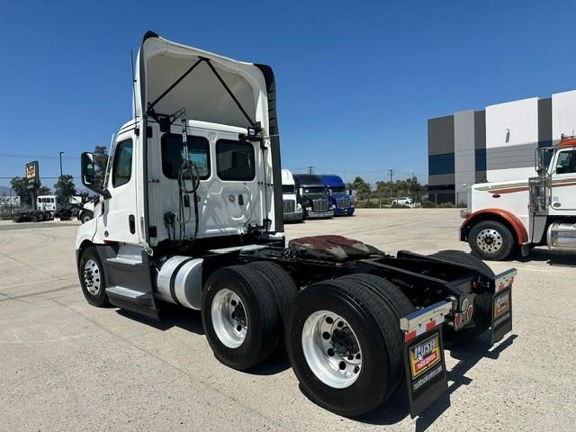 2021 Freightliner Cascadia-8