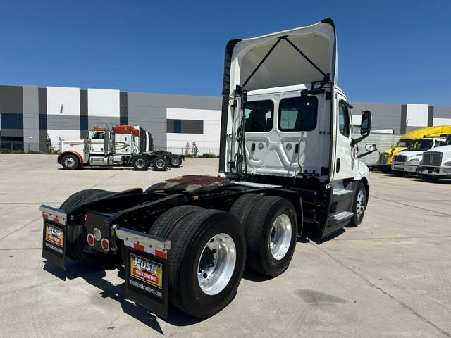 2021 Freightliner Cascadia-11