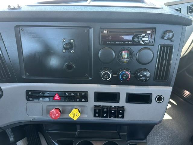 2021 Freightliner Cascadia-12