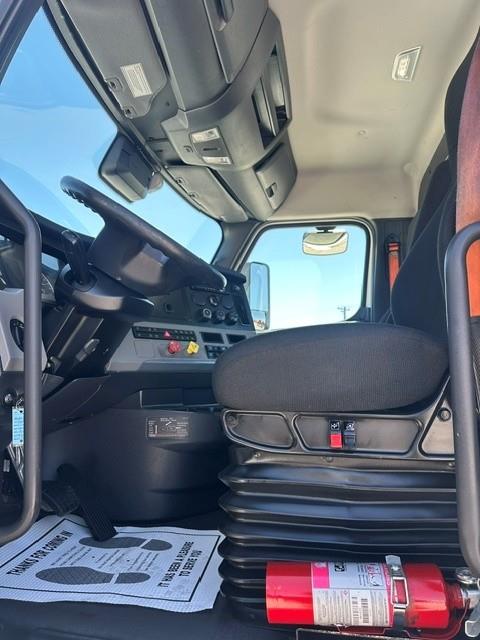 2021 Freightliner Cascadia-15