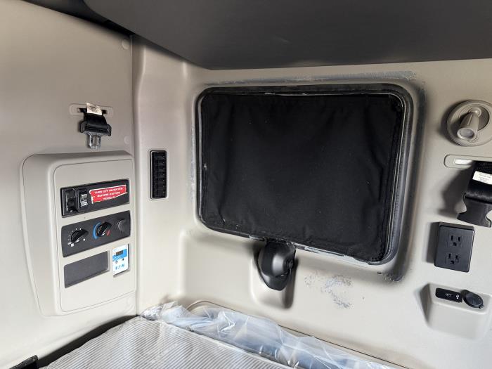 2023 International LT625-24