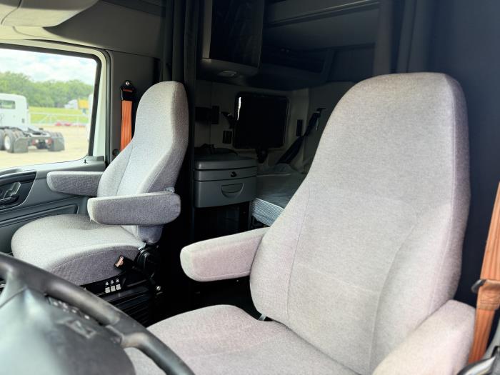 2023 International LT625-27