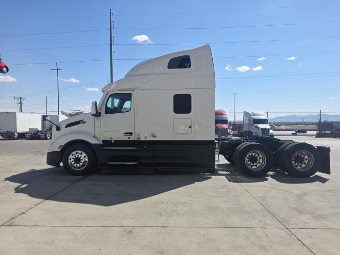 2022 Peterbilt 579-8