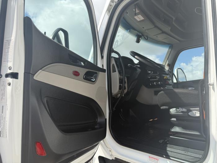 2022 Peterbilt 579-23