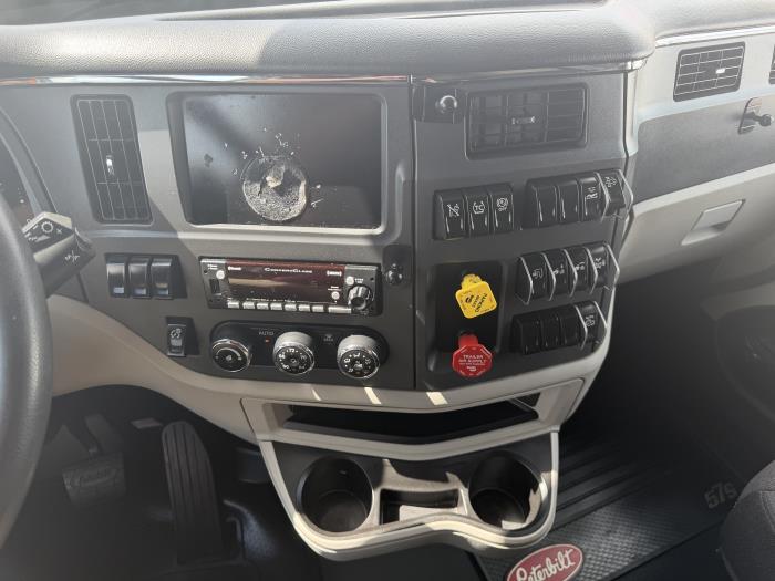 2022 Peterbilt 579-36