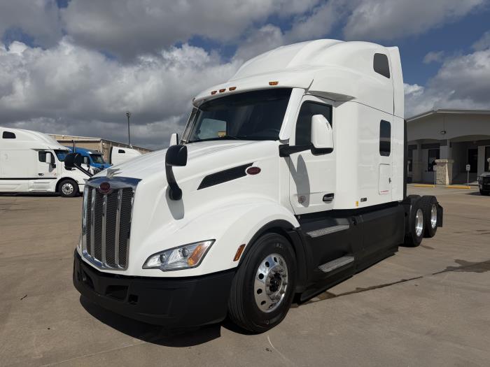 2022 Peterbilt 579-0