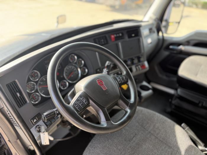 2022 Kenworth T680-17