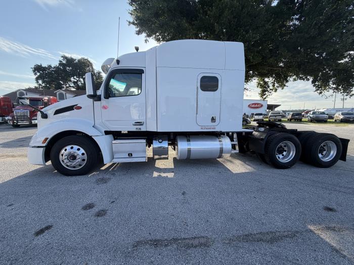 2022 Peterbilt 579-4