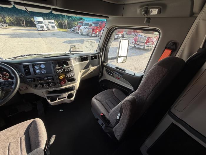 2022 Peterbilt 579-25