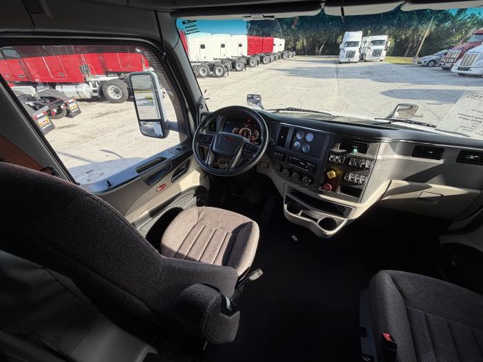 2022 Peterbilt 579-26