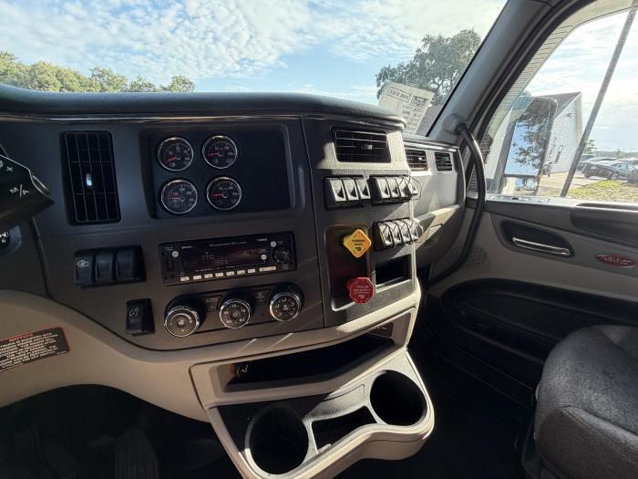 2022 Peterbilt 579-27