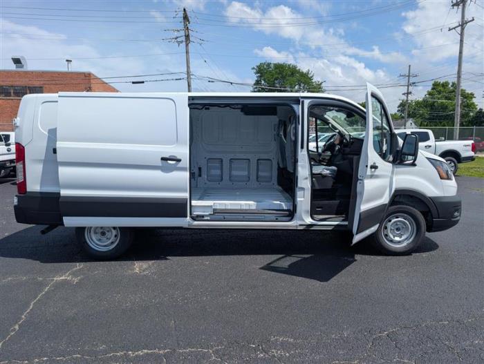 2026 Ford Transit-250-5