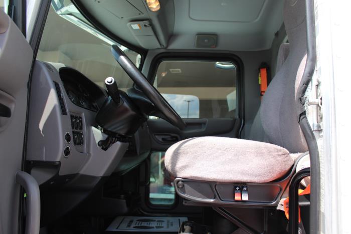 2020 Peterbilt 330-12