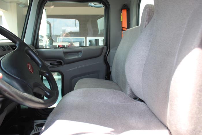 2020 Peterbilt 330-13