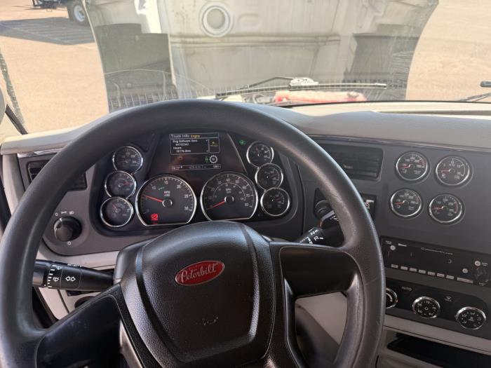 2022 Peterbilt 579-10