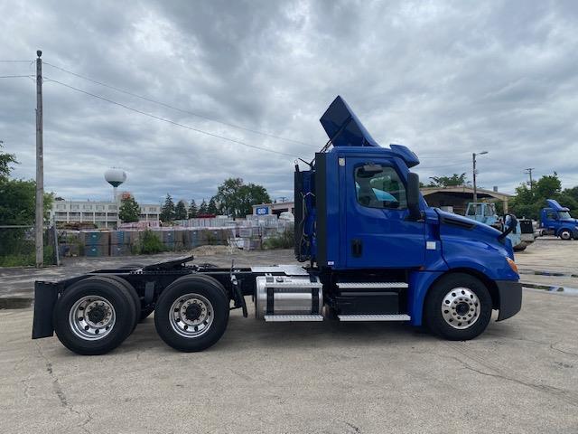 2020 Freightliner Cascadia-8