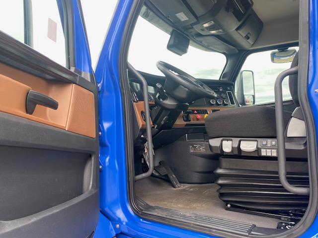 2020 Freightliner Cascadia-14