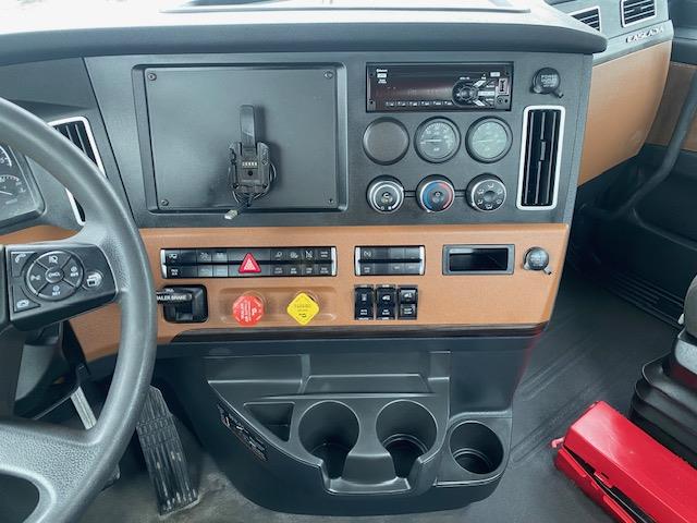 2020 Freightliner Cascadia-19