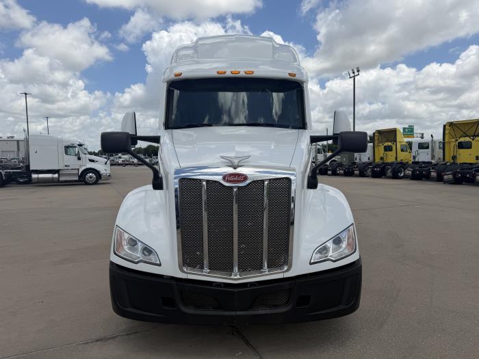2022 Peterbilt 579-8