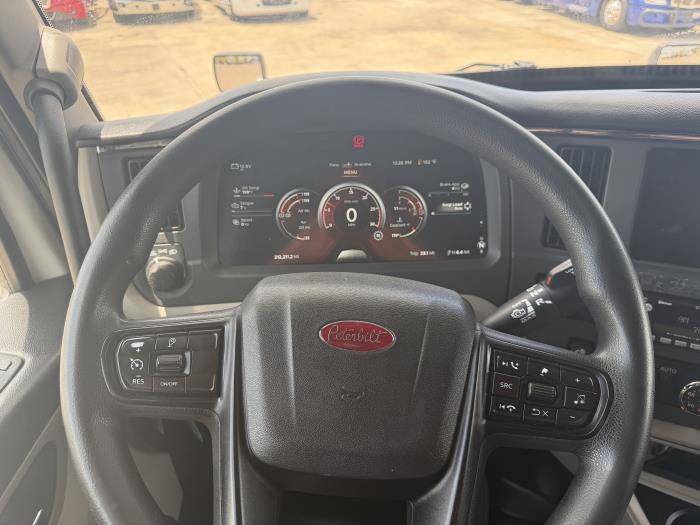 2022 Peterbilt 579-38